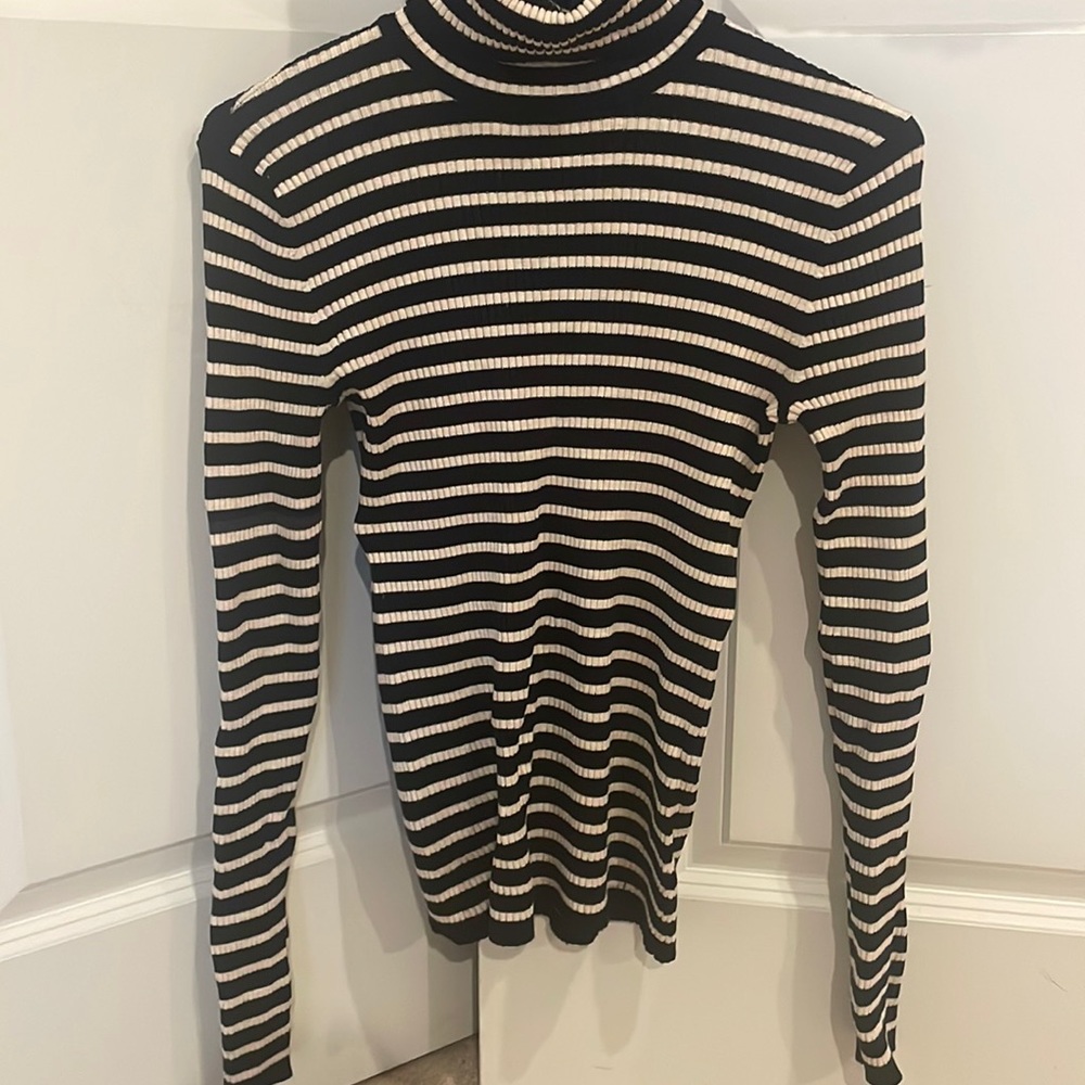 Tuckernuck rib knit sweater size S